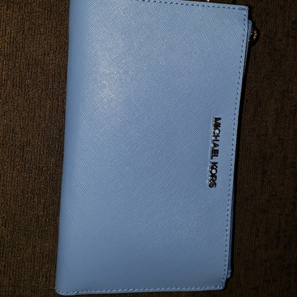 Blue Michael Kors brand new blue wristlet - Picture 3 of 6